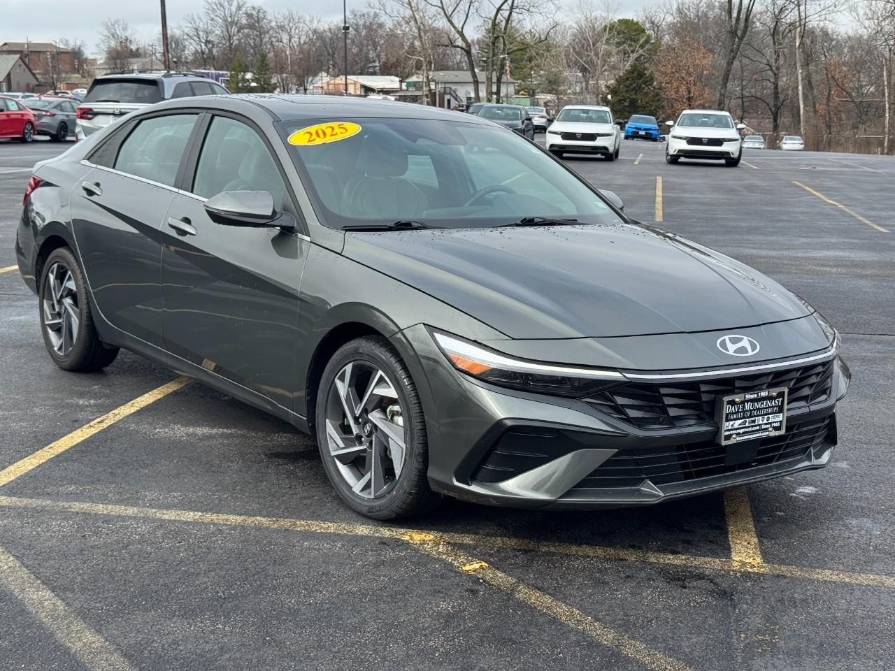 Hyundai Elantra Hybrid Vehicle Full-screen Gallery Image 02