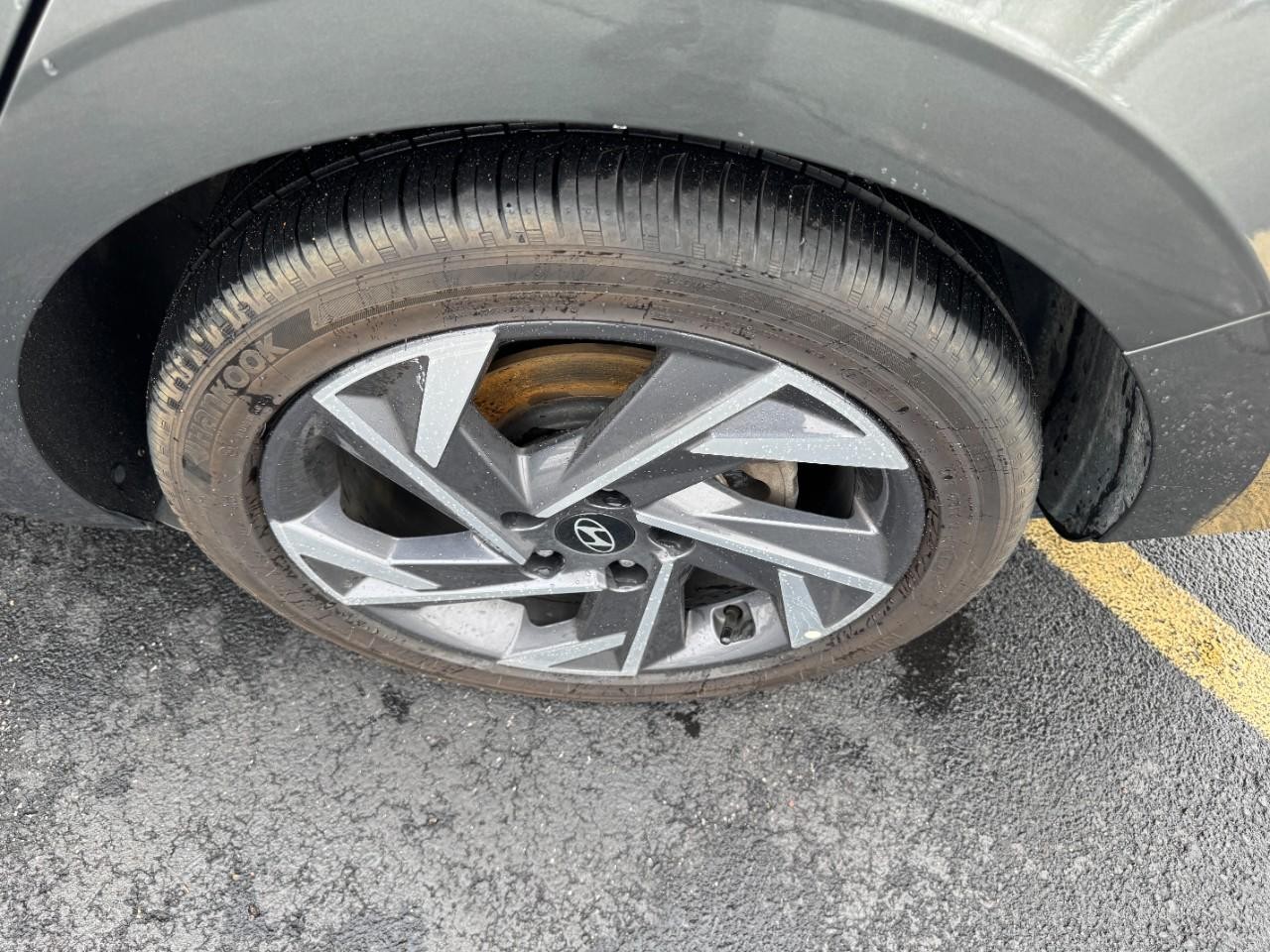 Hyundai Elantra Hybrid Vehicle Full-screen Gallery Image 08