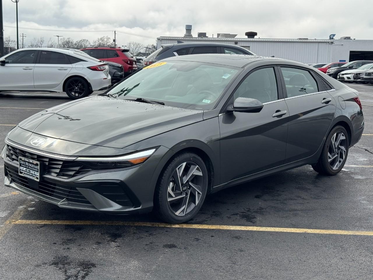 Hyundai Elantra Hybrid Vehicle Full-screen Gallery Image 09