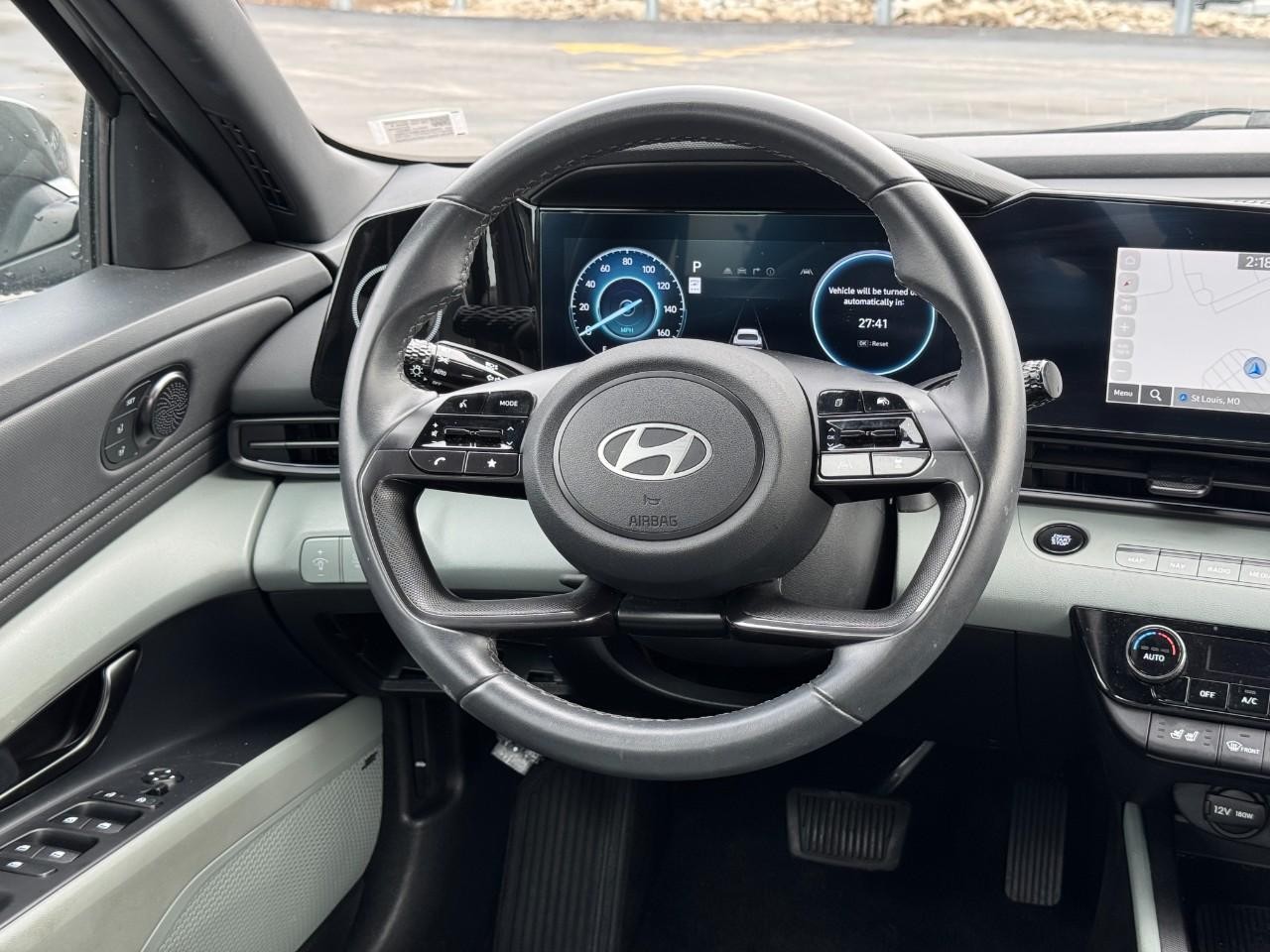 Hyundai Elantra Hybrid Vehicle Full-screen Gallery Image 13