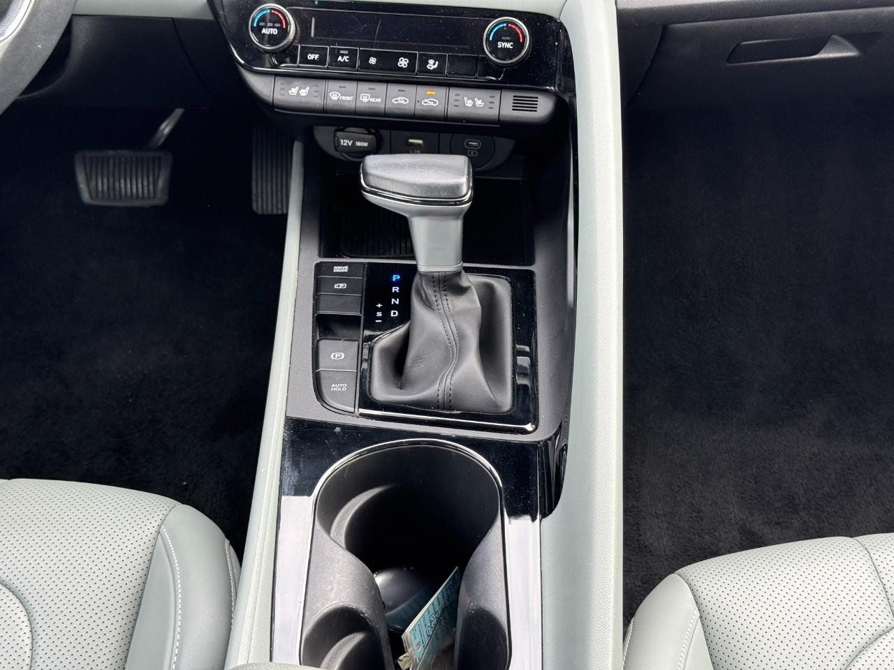 Hyundai Elantra Hybrid Vehicle Full-screen Gallery Image 15