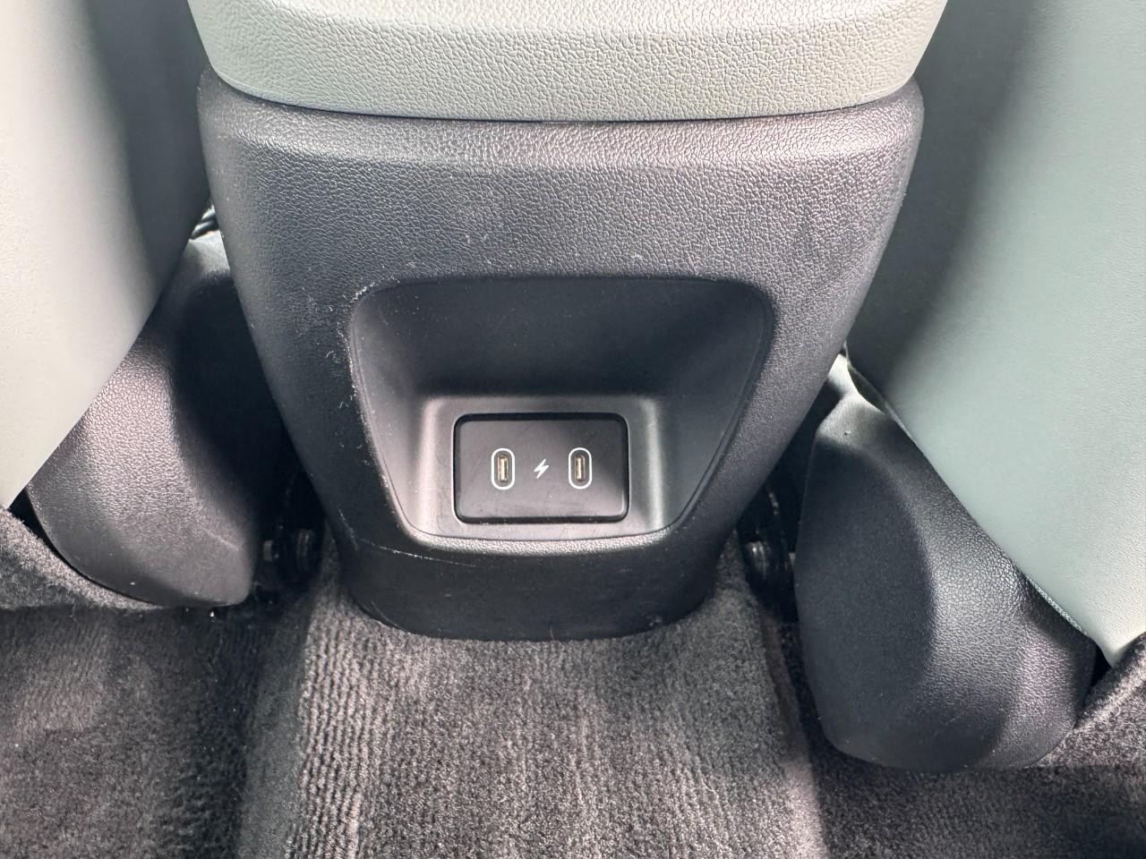 Hyundai Elantra Hybrid Vehicle Full-screen Gallery Image 17