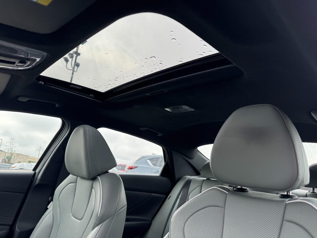 Hyundai Elantra Hybrid Vehicle Full-screen Gallery Image 20