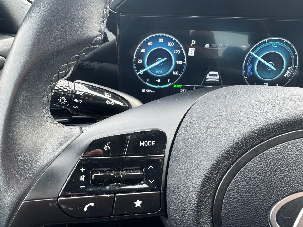 Hyundai Elantra Hybrid Vehicle Full-screen Gallery Image 21