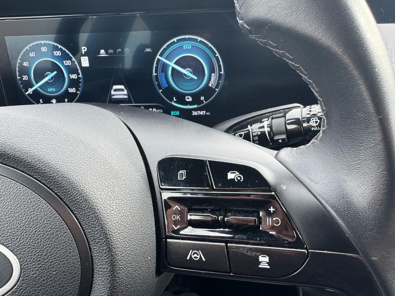 Hyundai Elantra Hybrid Vehicle Full-screen Gallery Image 22