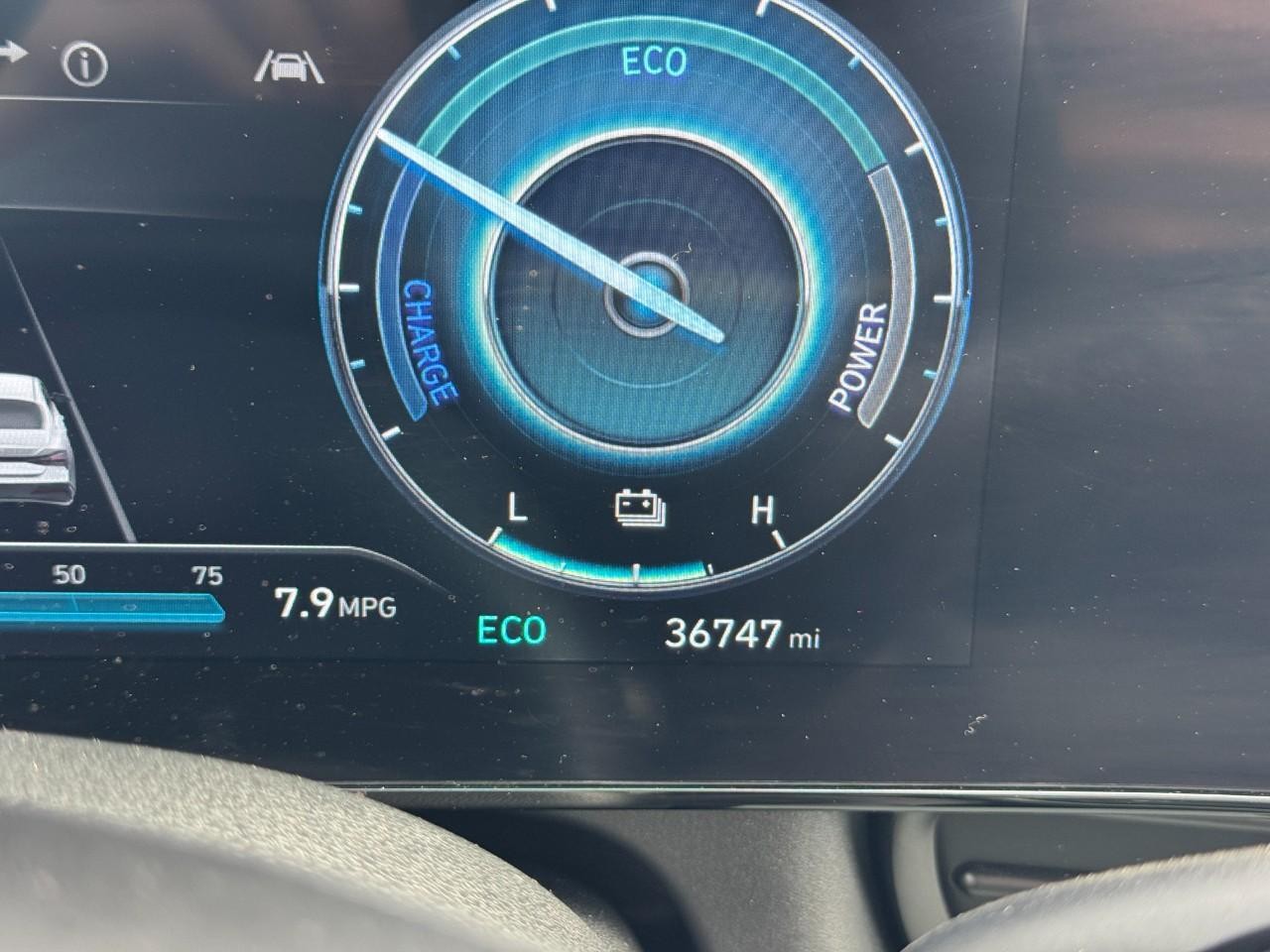 Hyundai Elantra Hybrid Vehicle Full-screen Gallery Image 23