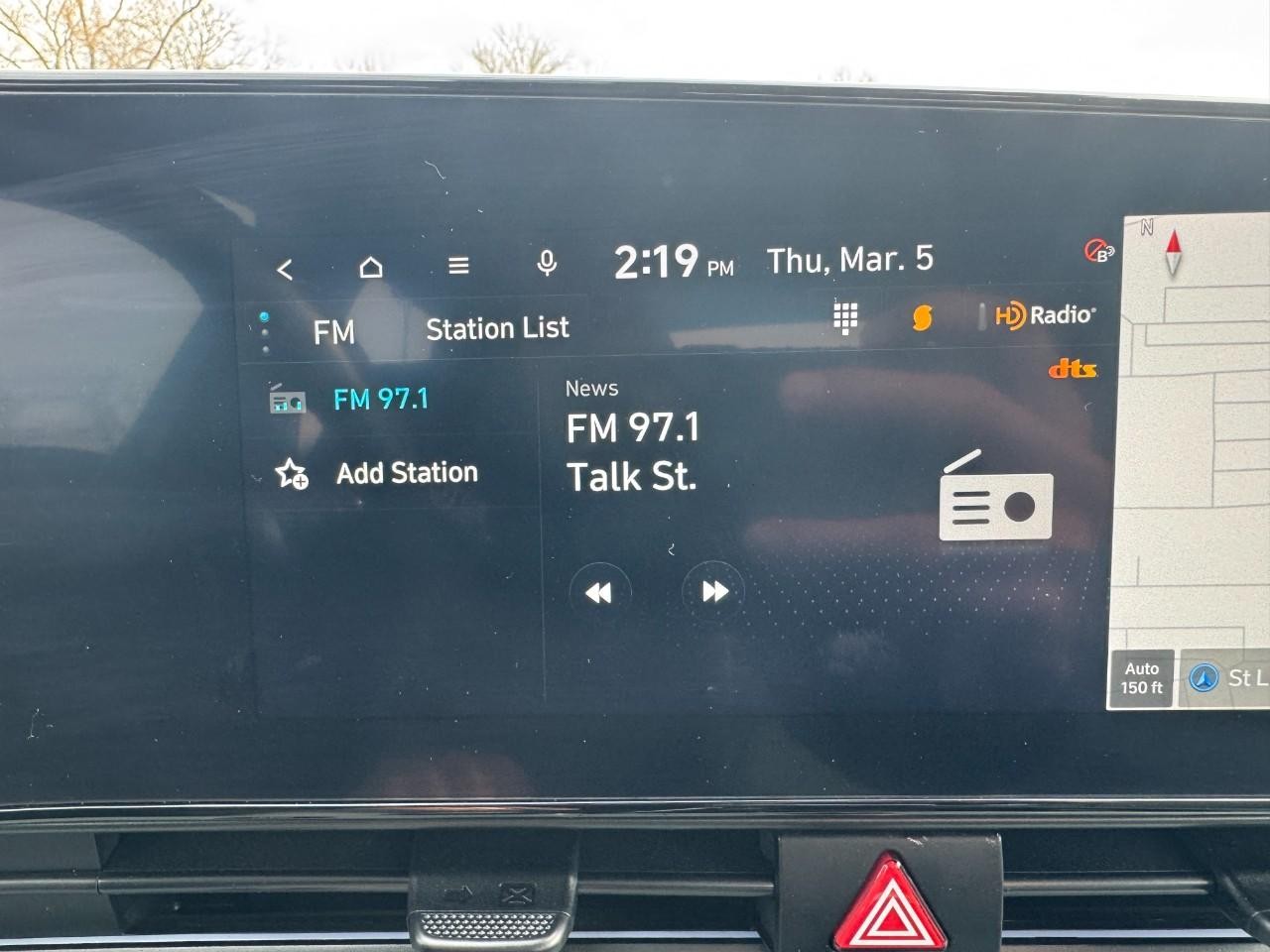 Hyundai Elantra Hybrid Vehicle Full-screen Gallery Image 25