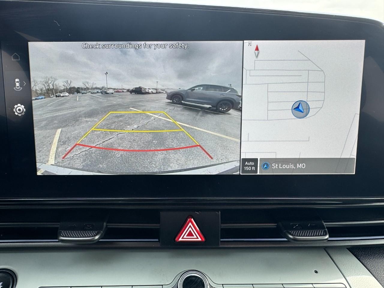 Hyundai Elantra Hybrid Vehicle Full-screen Gallery Image 26