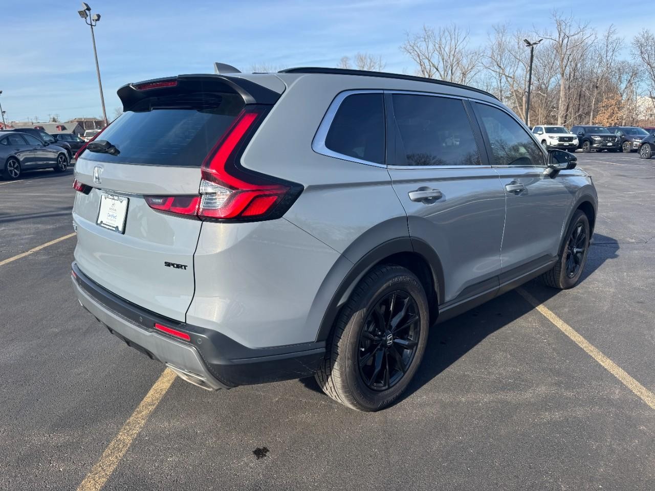 Honda CR-V Hybrid Vehicle Full-screen Gallery Image 03