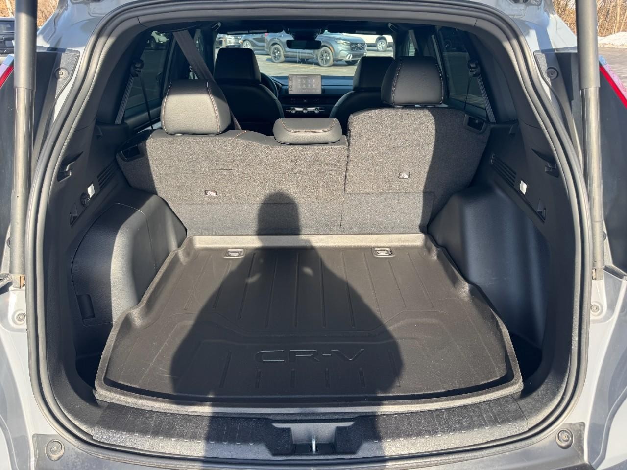 Honda CR-V Hybrid Vehicle Full-screen Gallery Image 04