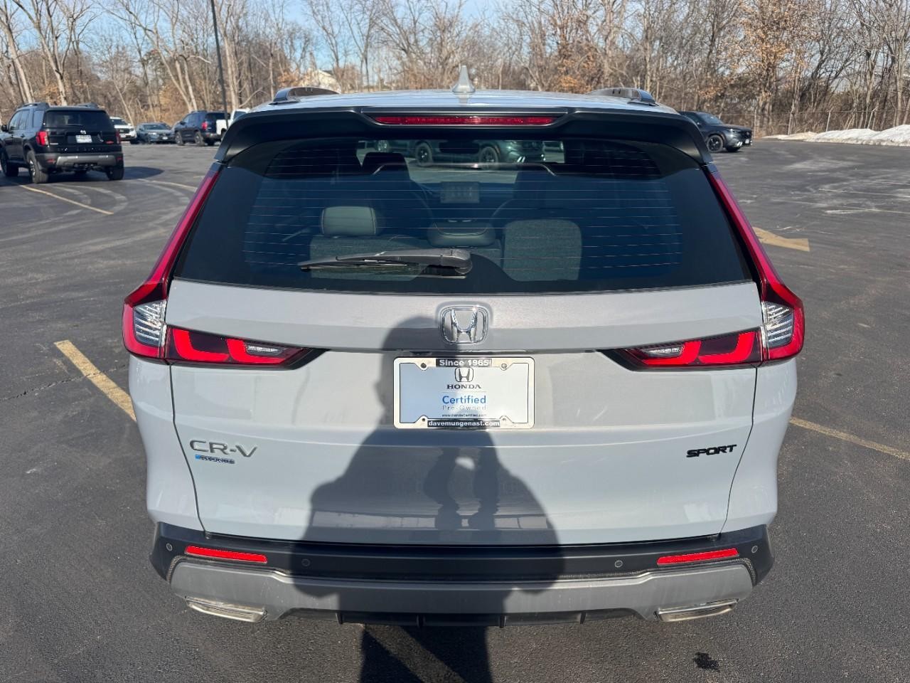 Honda CR-V Hybrid Vehicle Full-screen Gallery Image 05