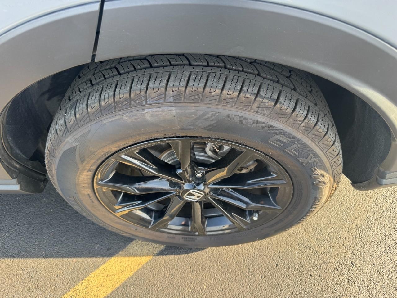 Honda CR-V Hybrid Vehicle Full-screen Gallery Image 07