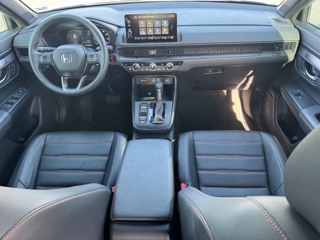 Honda CR-V Hybrid Vehicle Full-screen Gallery Image 12