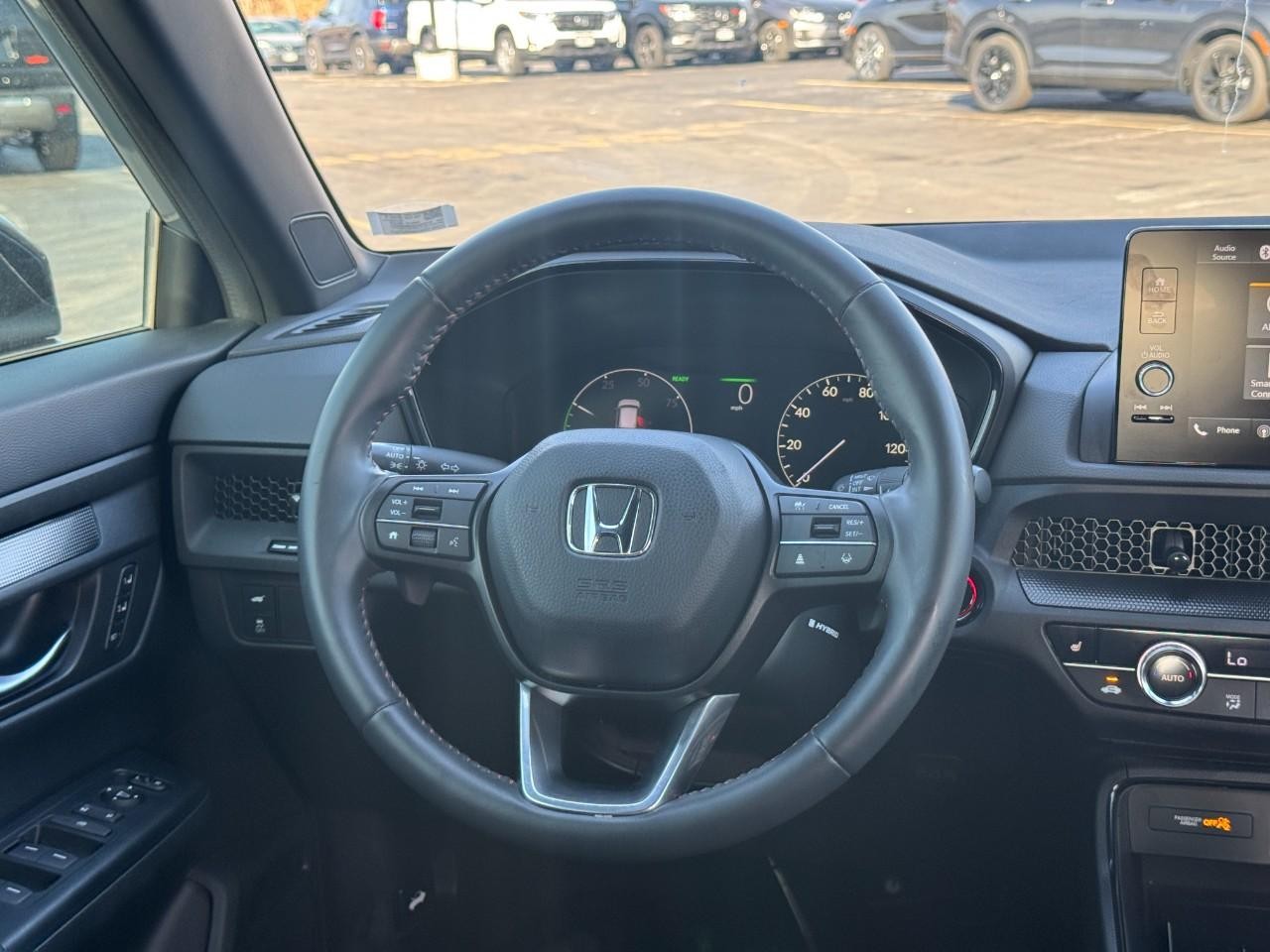 Honda CR-V Hybrid Vehicle Full-screen Gallery Image 13