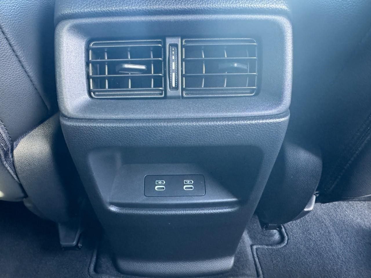 Honda CR-V Hybrid Vehicle Full-screen Gallery Image 18