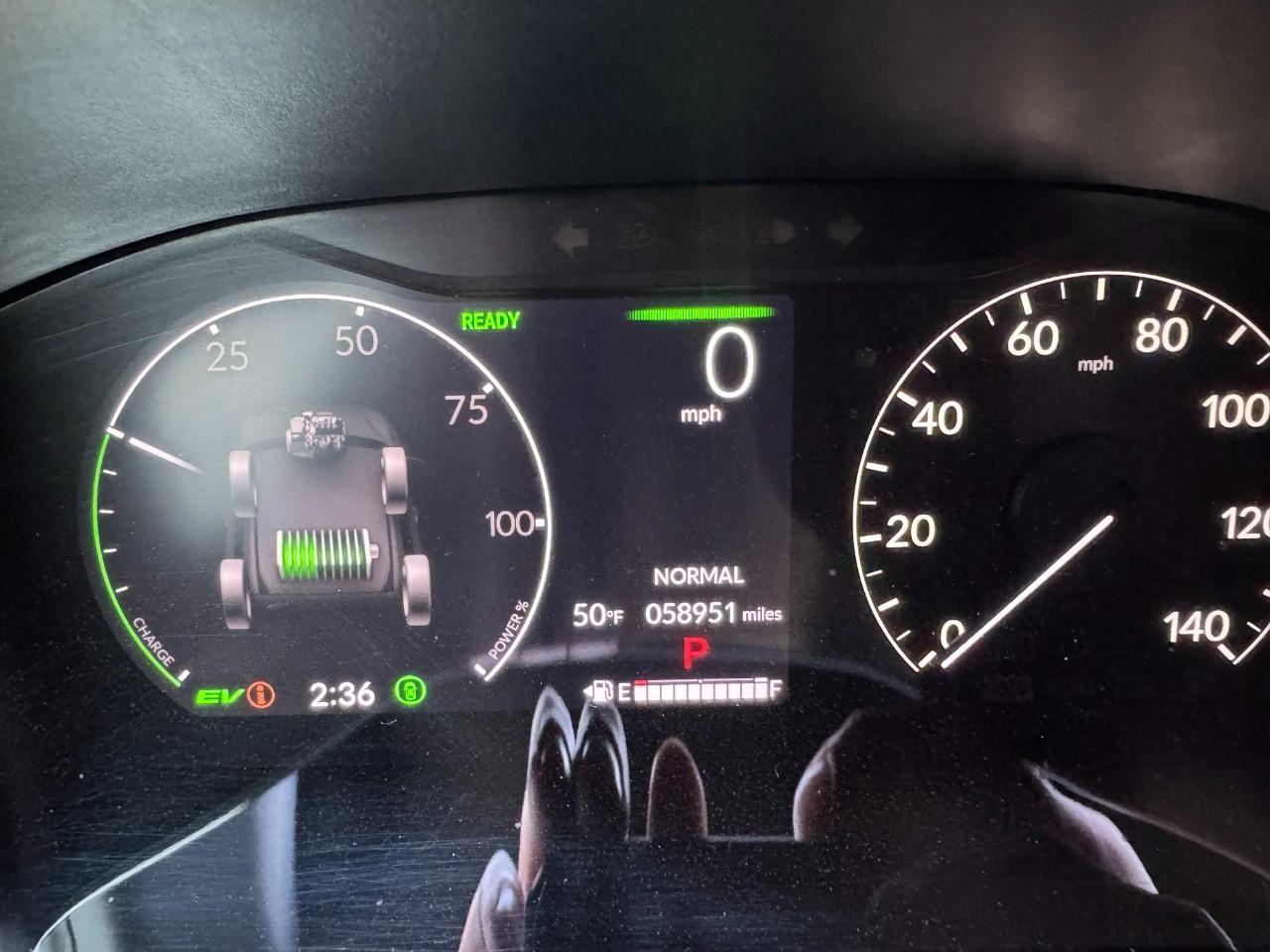 Honda CR-V Hybrid Vehicle Full-screen Gallery Image 24