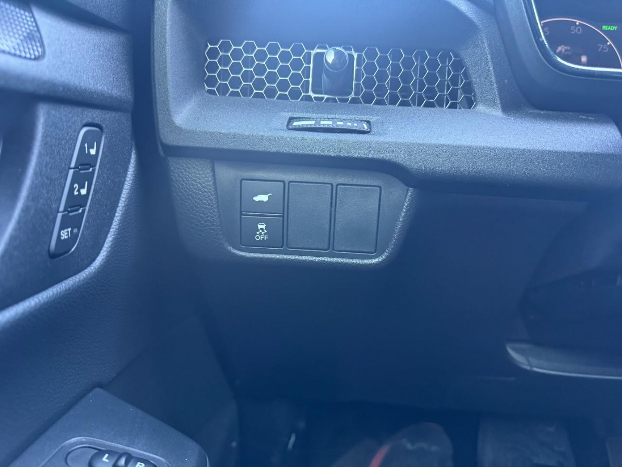 Honda CR-V Hybrid Vehicle Full-screen Gallery Image 25