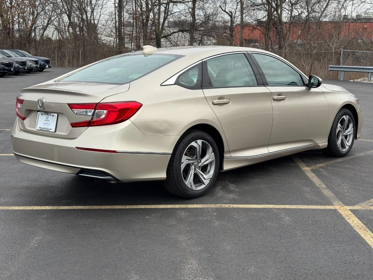 Honda Accord Sedan Vehicle Full-screen Gallery Image 04