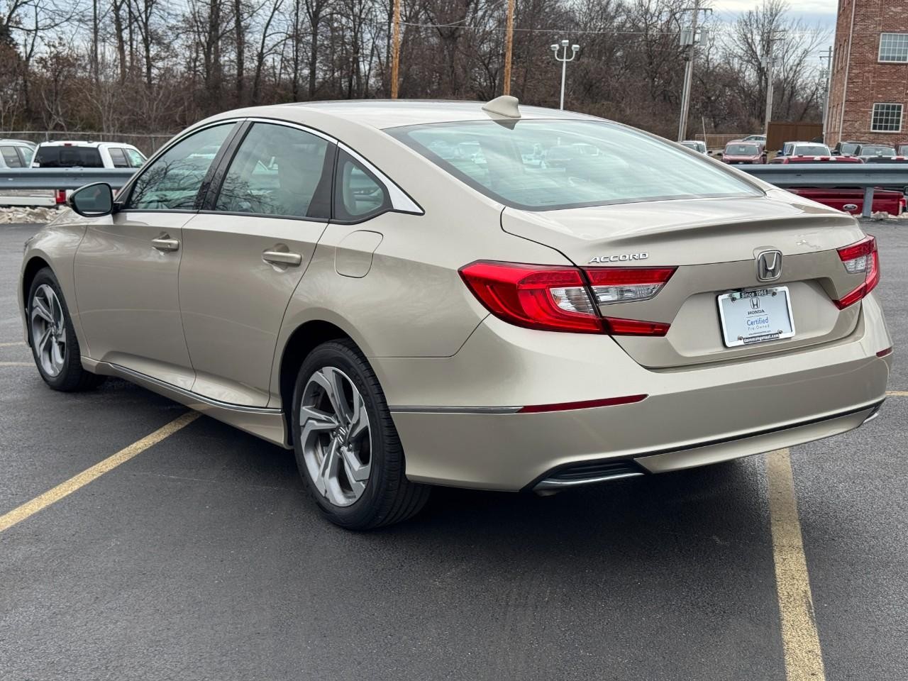 Honda Accord Sedan Vehicle Full-screen Gallery Image 08