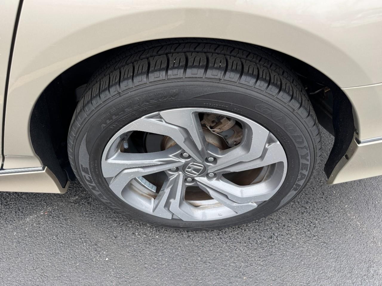 Honda Accord Sedan Vehicle Full-screen Gallery Image 09