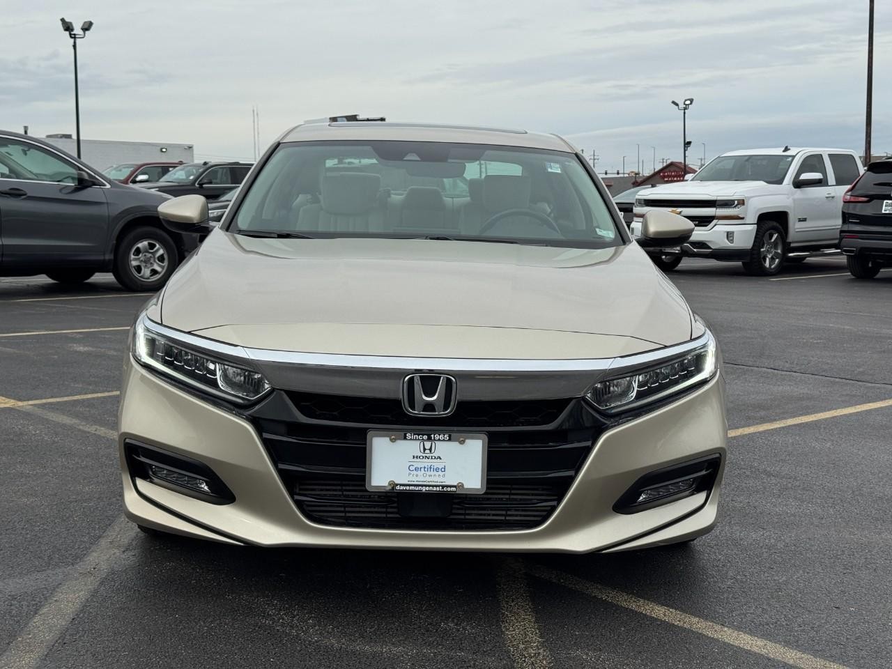 Honda Accord Sedan Vehicle Full-screen Gallery Image 11
