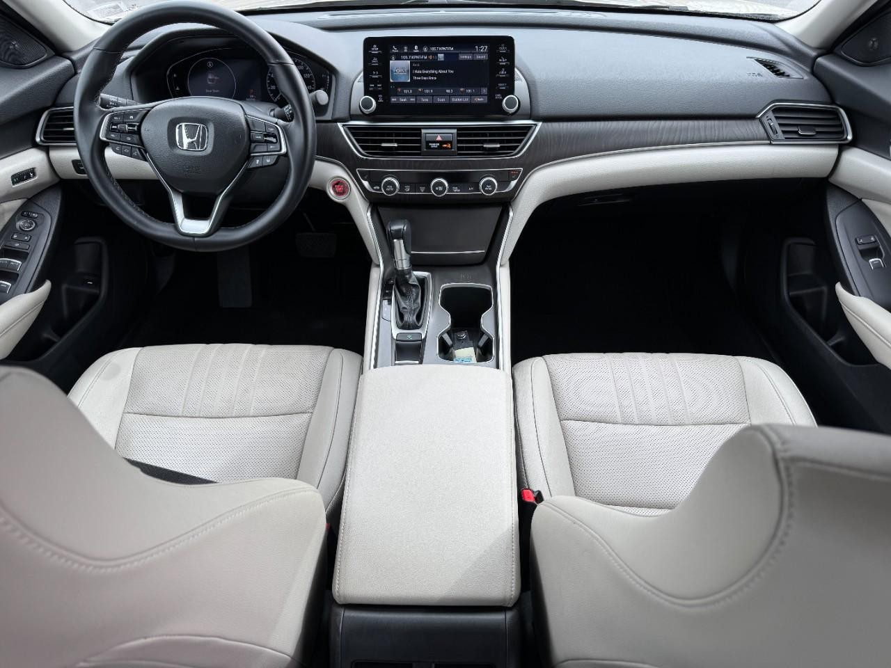 Honda Accord Sedan Vehicle Full-screen Gallery Image 13