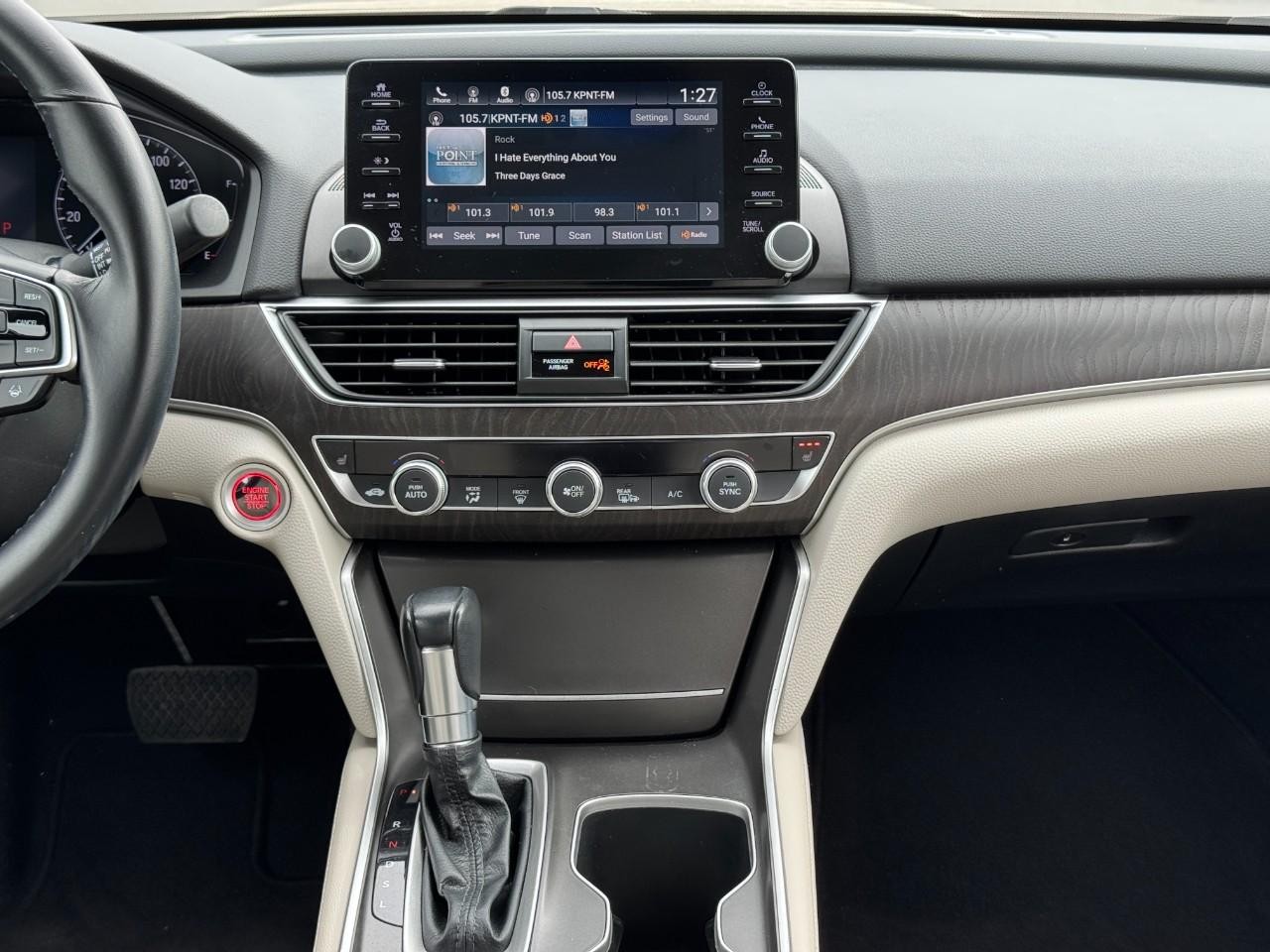 Honda Accord Sedan Vehicle Full-screen Gallery Image 15