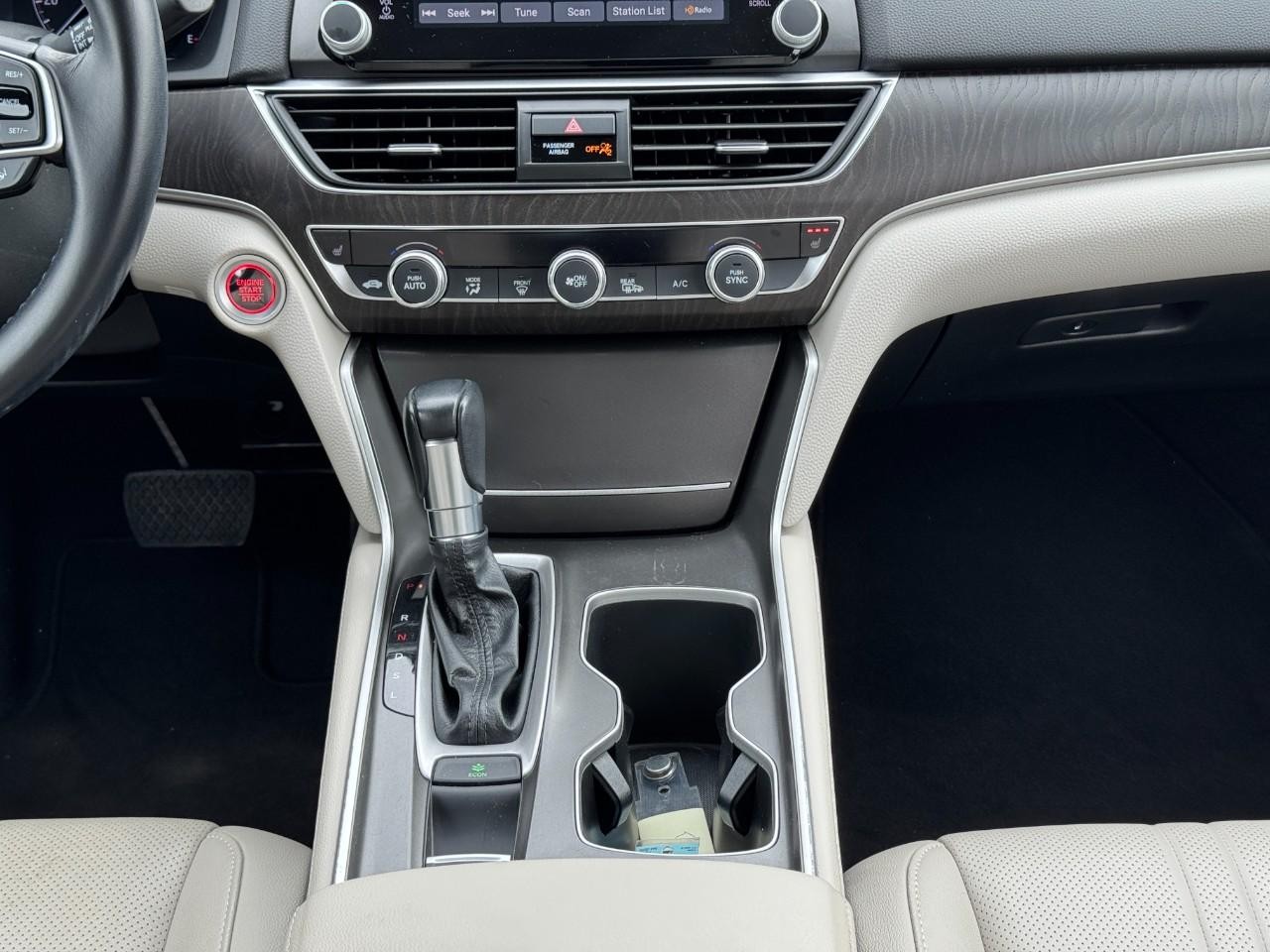 Honda Accord Sedan Vehicle Full-screen Gallery Image 16