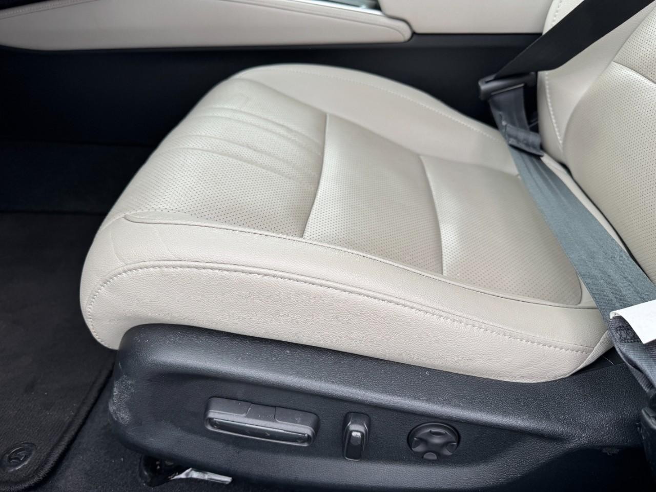 Honda Accord Sedan Vehicle Full-screen Gallery Image 18