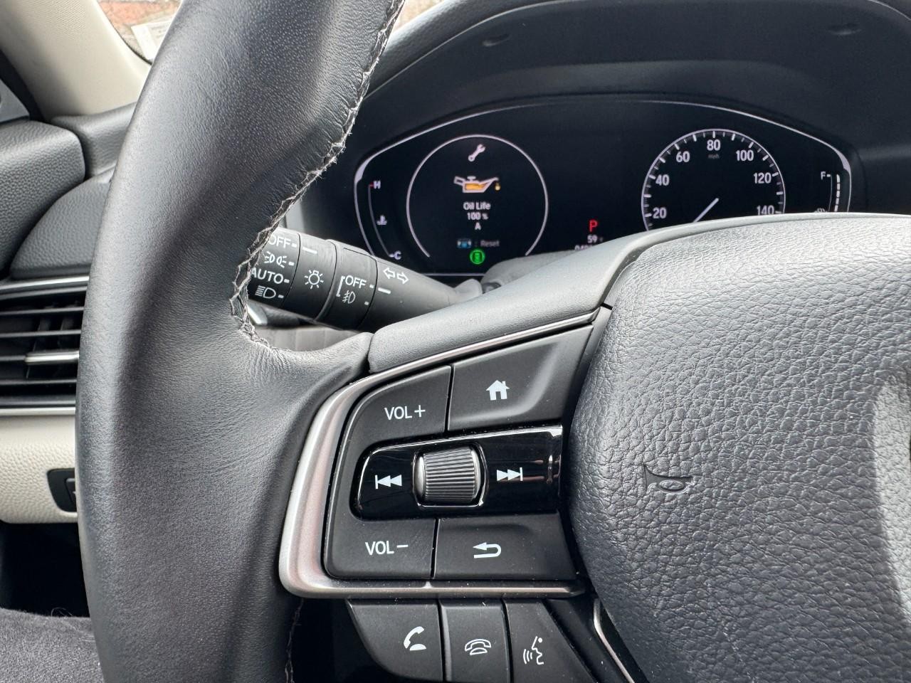 Honda Accord Sedan Vehicle Full-screen Gallery Image 21