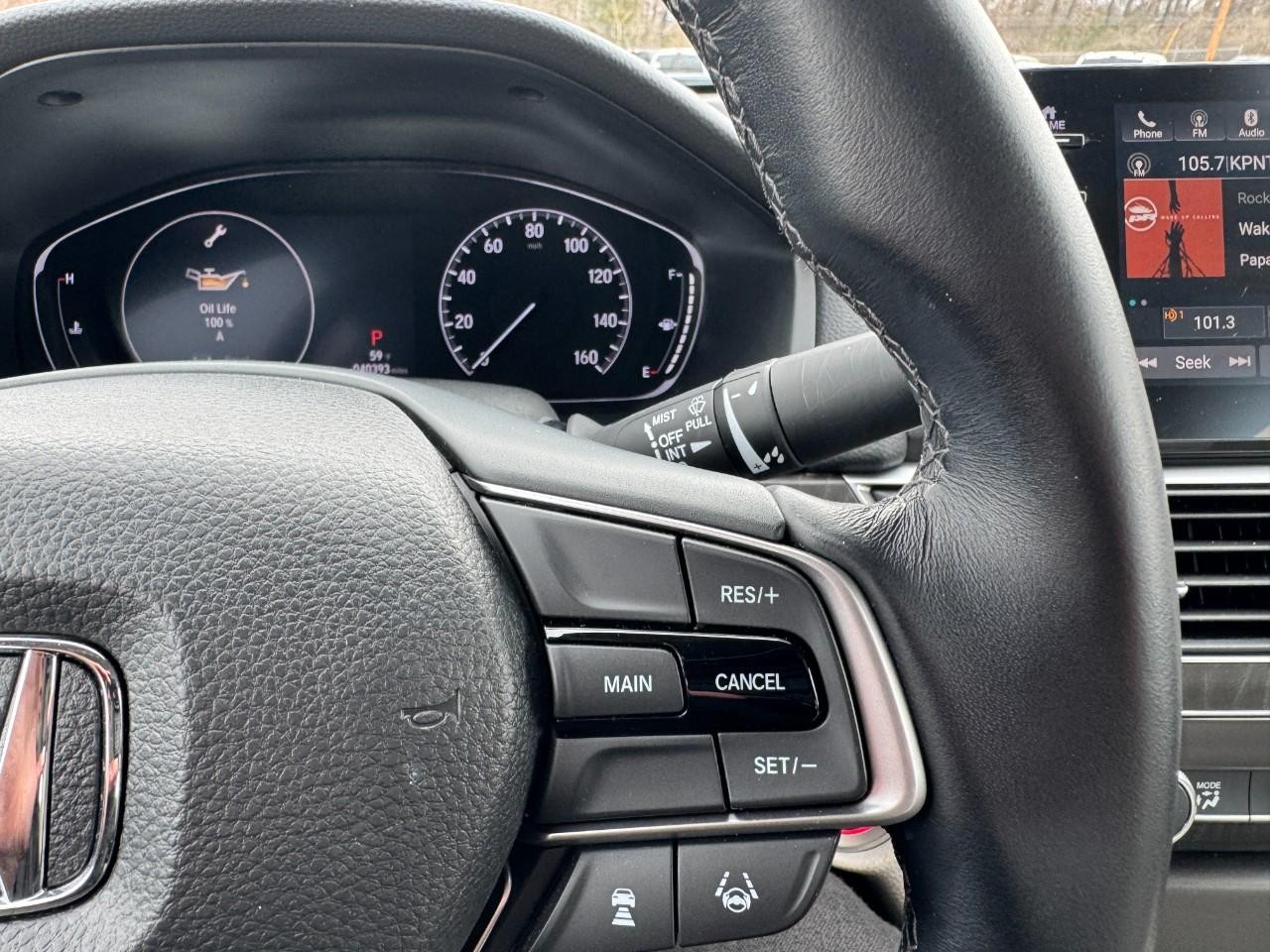 Honda Accord Sedan Vehicle Full-screen Gallery Image 22