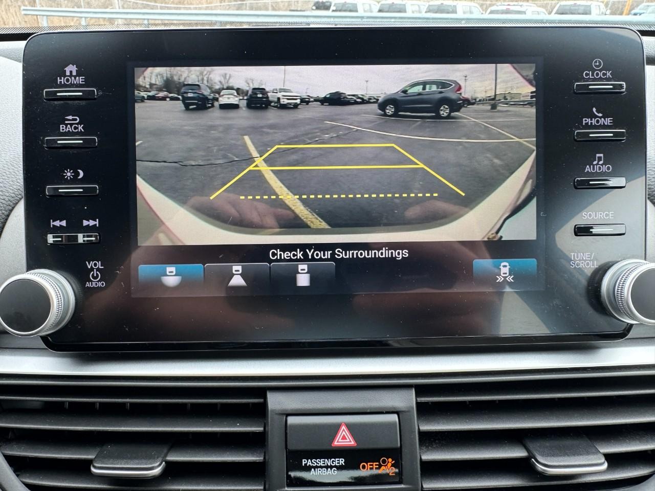 Honda Accord Sedan Vehicle Full-screen Gallery Image 26