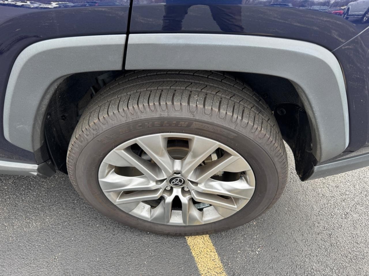 Toyota RAV4 Vehicle Full-screen Gallery Image 07