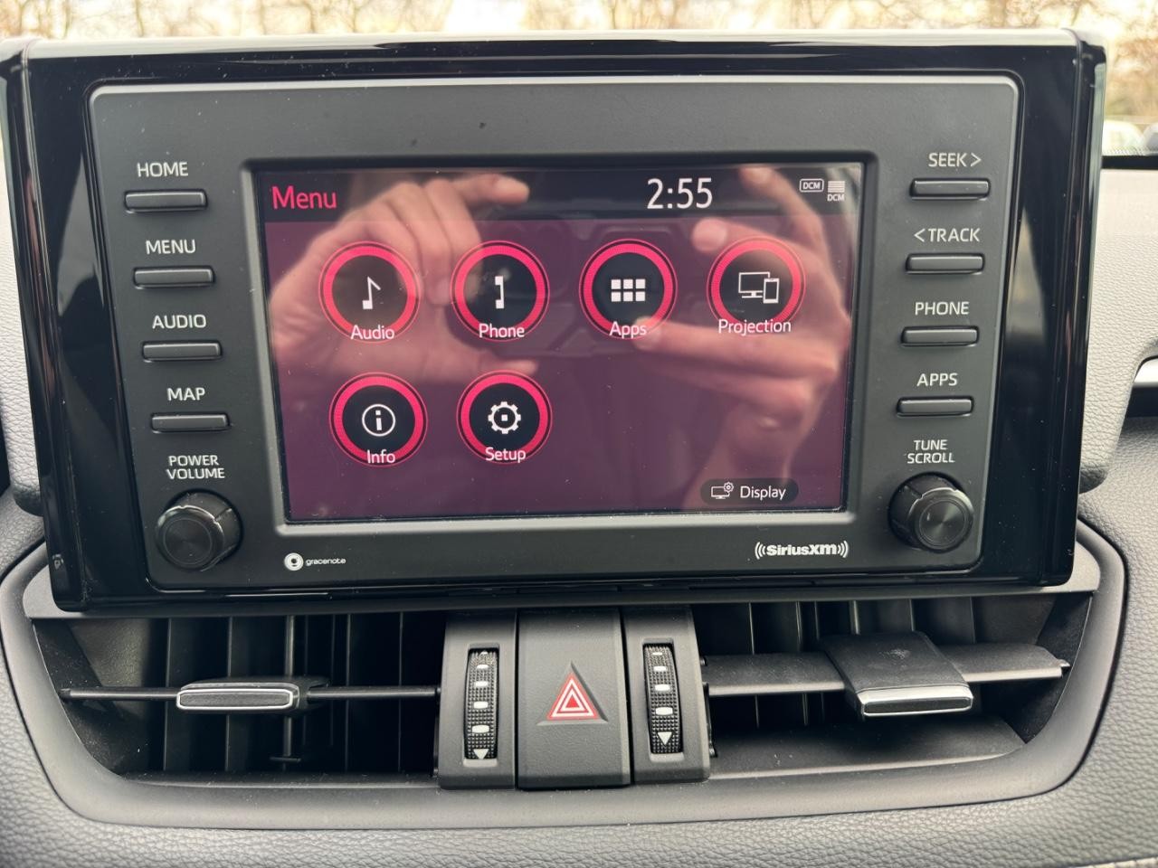 Toyota RAV4 Vehicle Full-screen Gallery Image 20