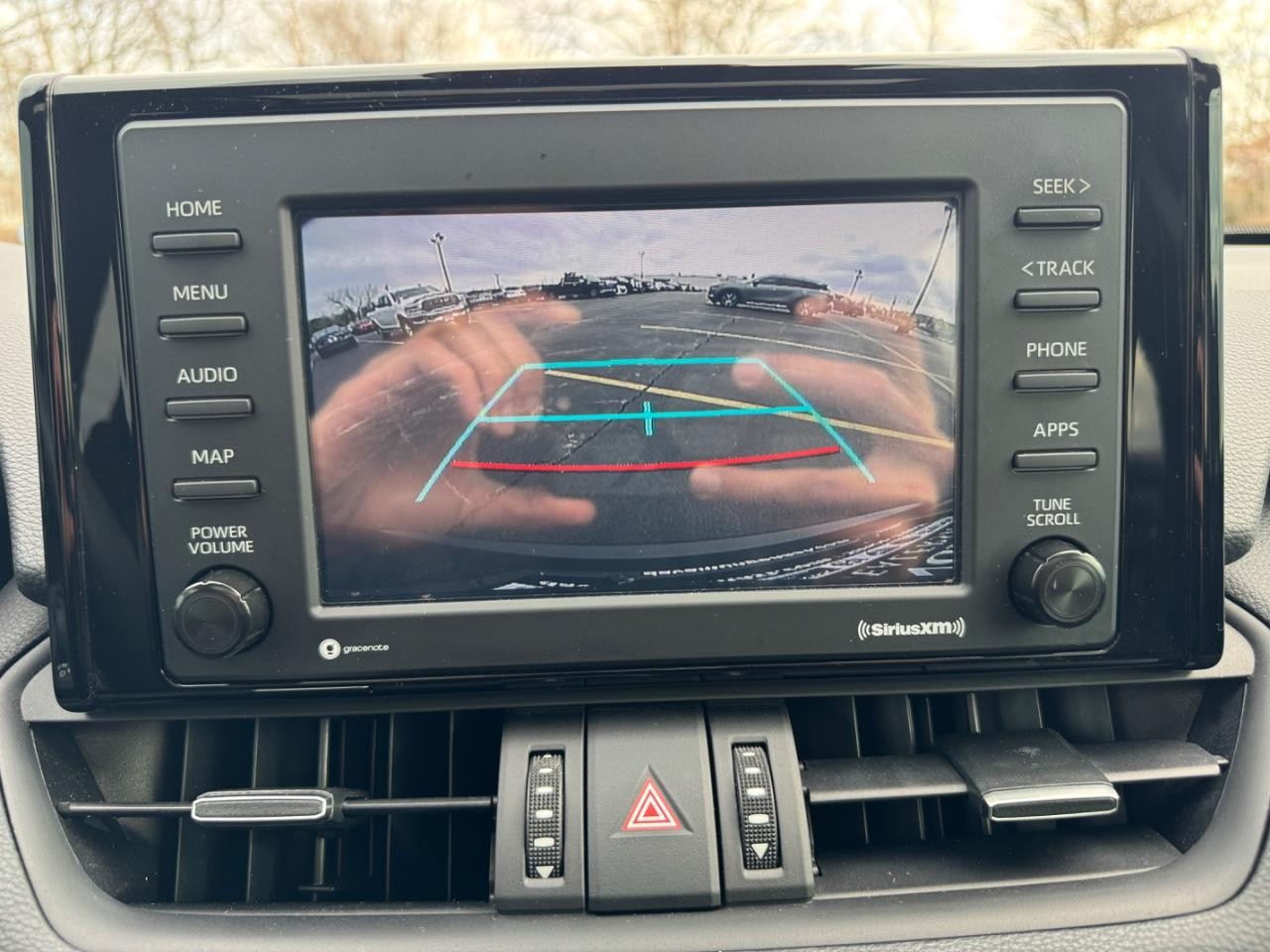 Toyota RAV4 Vehicle Full-screen Gallery Image 21