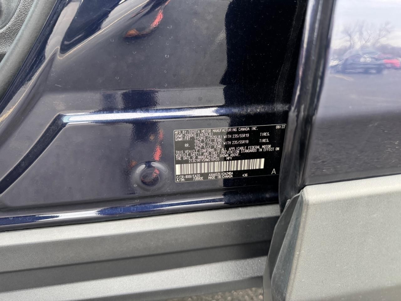 Toyota RAV4 Vehicle Full-screen Gallery Image 25