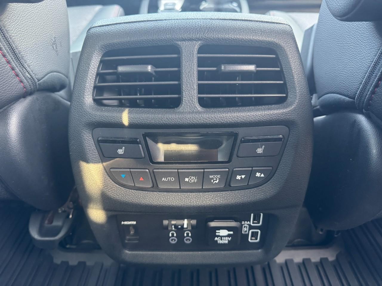 Honda Pilot Vehicle Full-screen Gallery Image 17