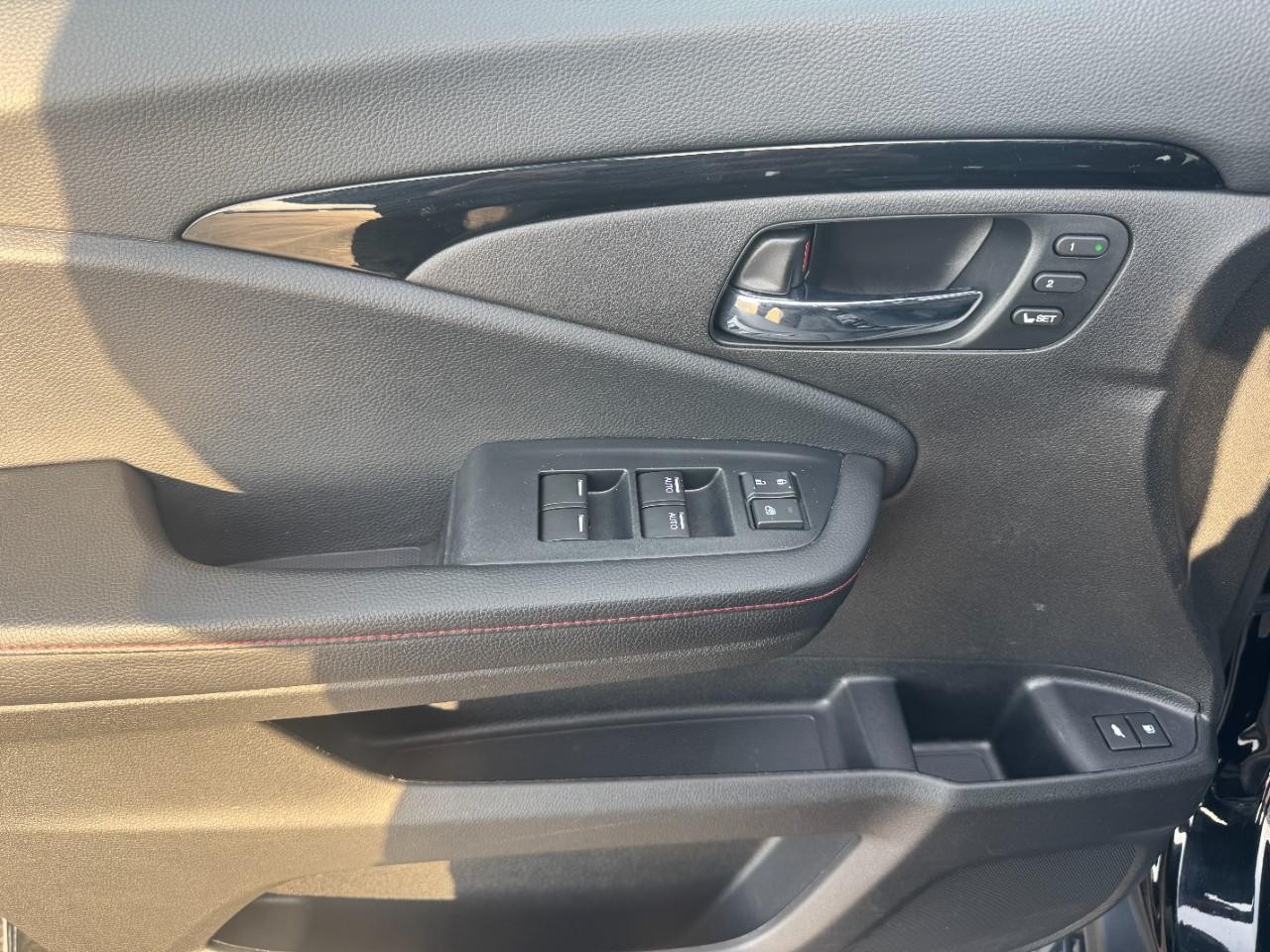 Honda Pilot Vehicle Full-screen Gallery Image 19