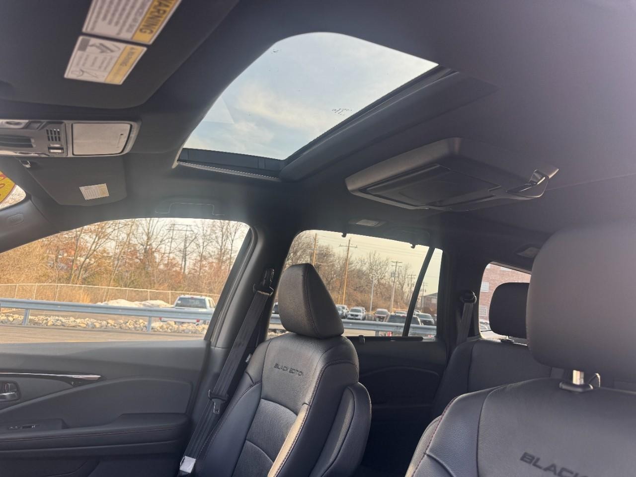 Honda Pilot Vehicle Full-screen Gallery Image 25