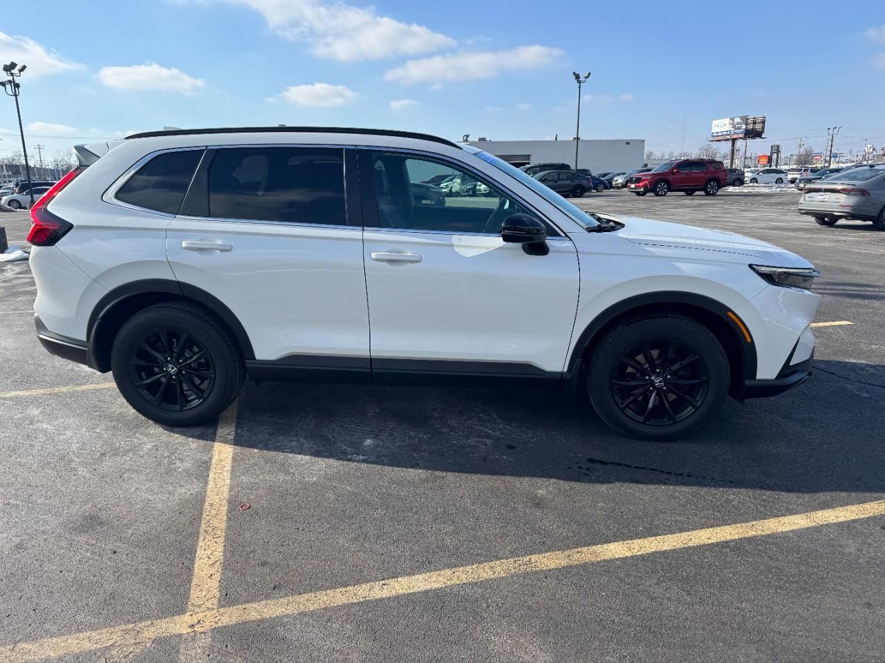 Honda CR-V Hybrid Vehicle Full-screen Gallery Image 02