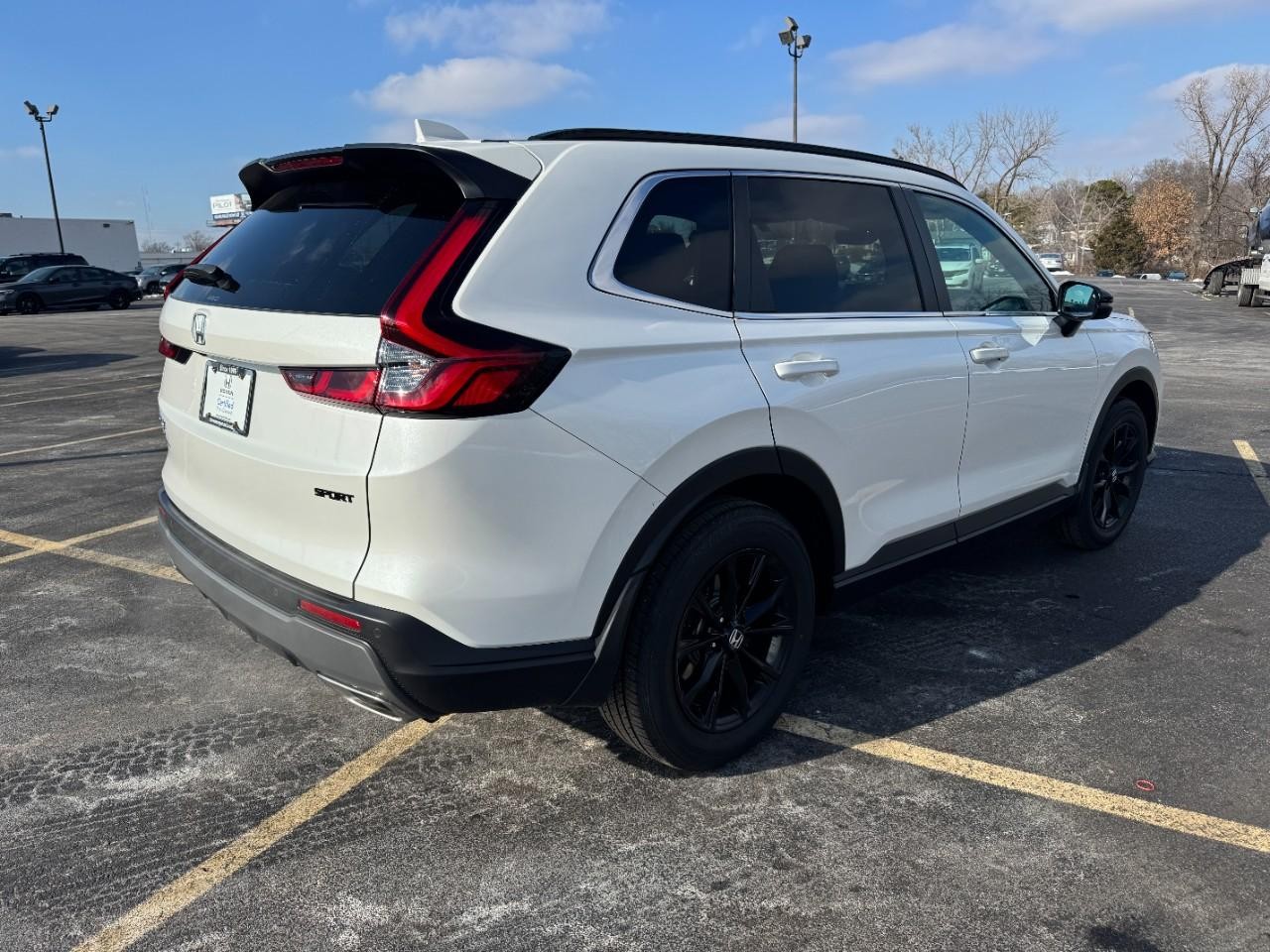 Honda CR-V Hybrid Vehicle Full-screen Gallery Image 03