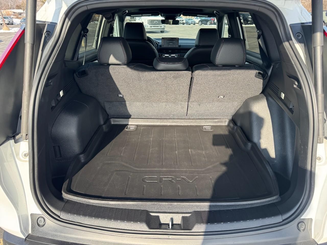 Honda CR-V Hybrid Vehicle Full-screen Gallery Image 04