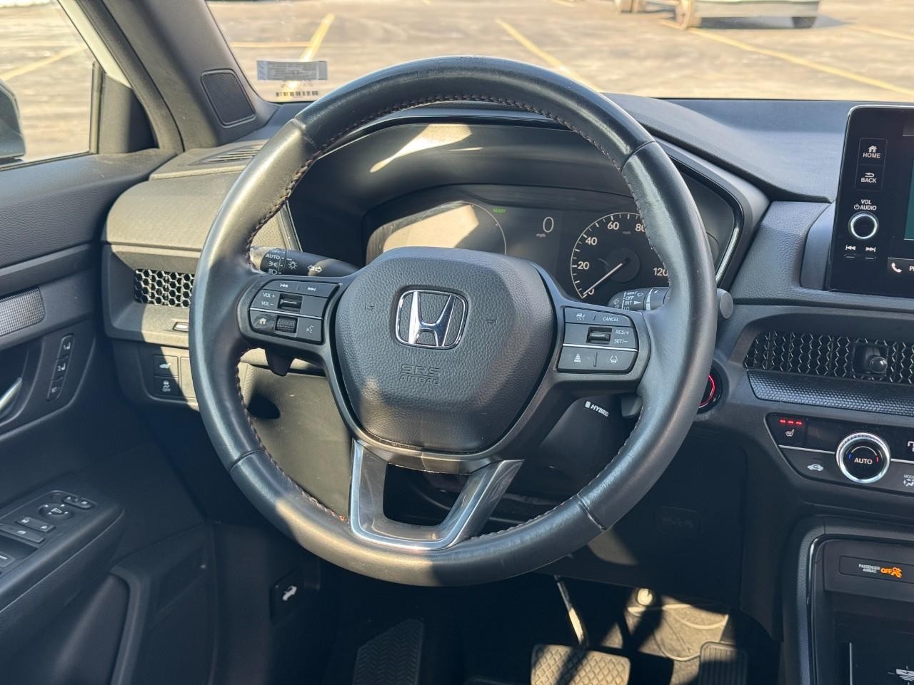 Honda CR-V Hybrid Vehicle Full-screen Gallery Image 12