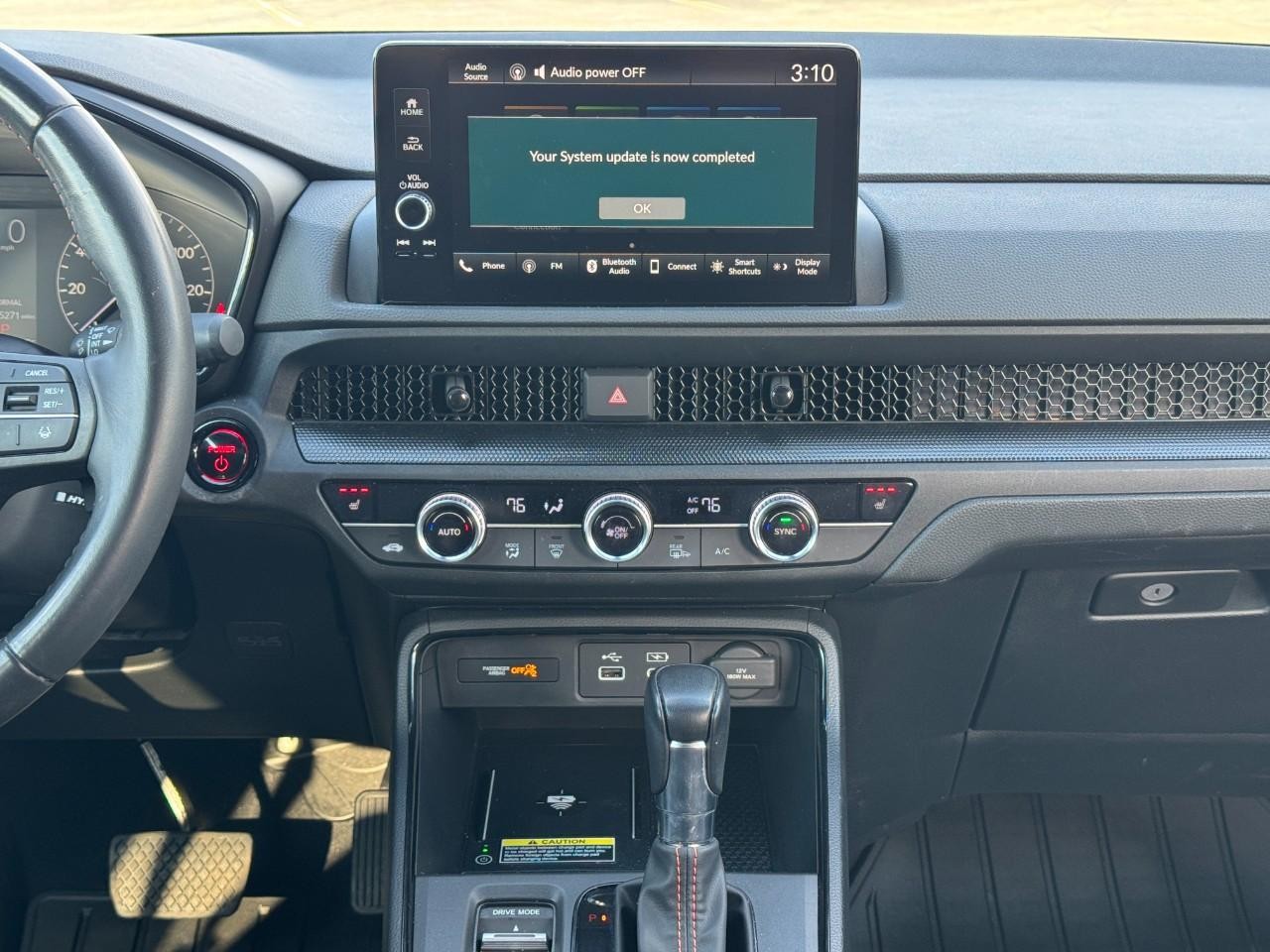 Honda CR-V Hybrid Vehicle Full-screen Gallery Image 13