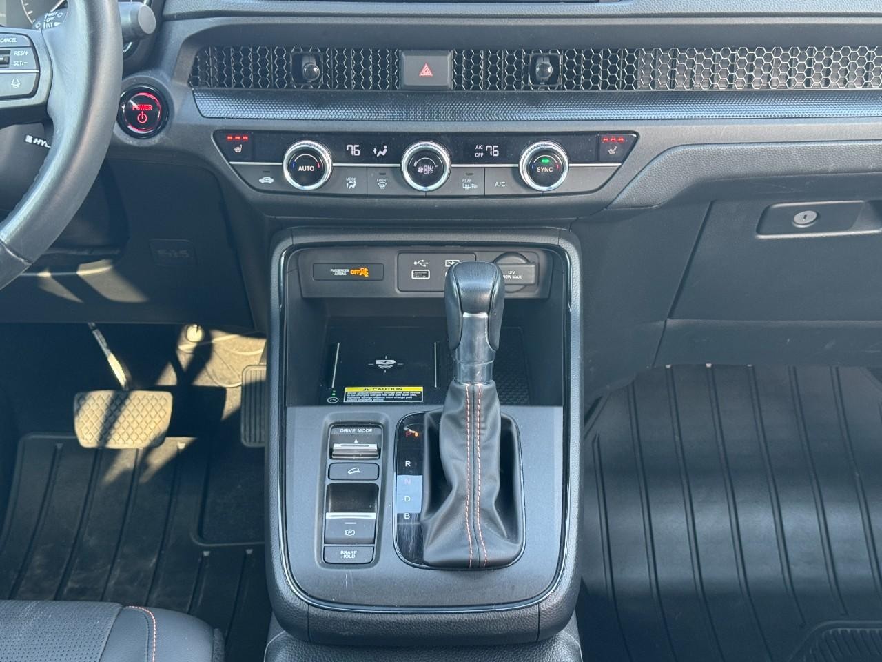 Honda CR-V Hybrid Vehicle Full-screen Gallery Image 14