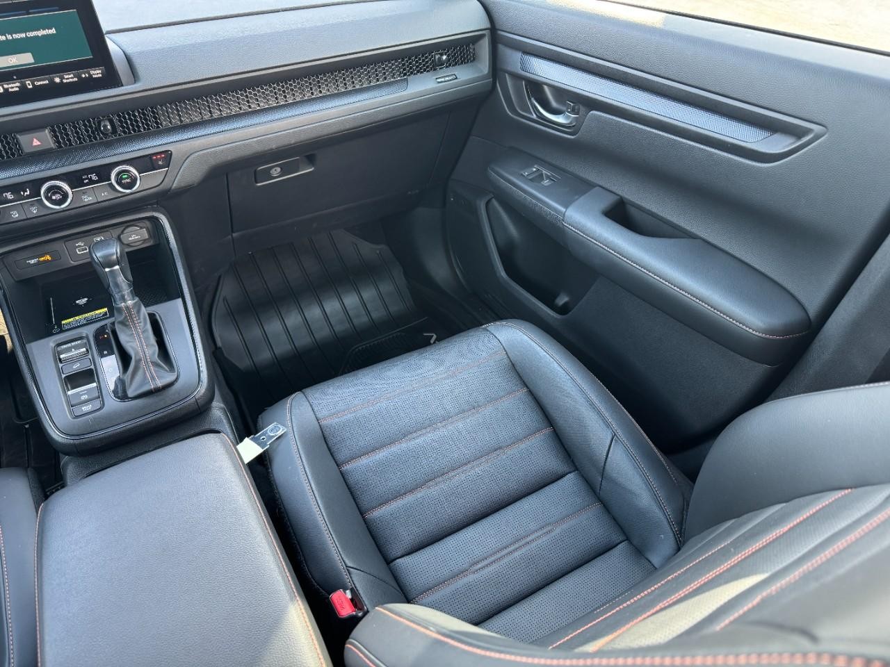 Honda CR-V Hybrid Vehicle Full-screen Gallery Image 15