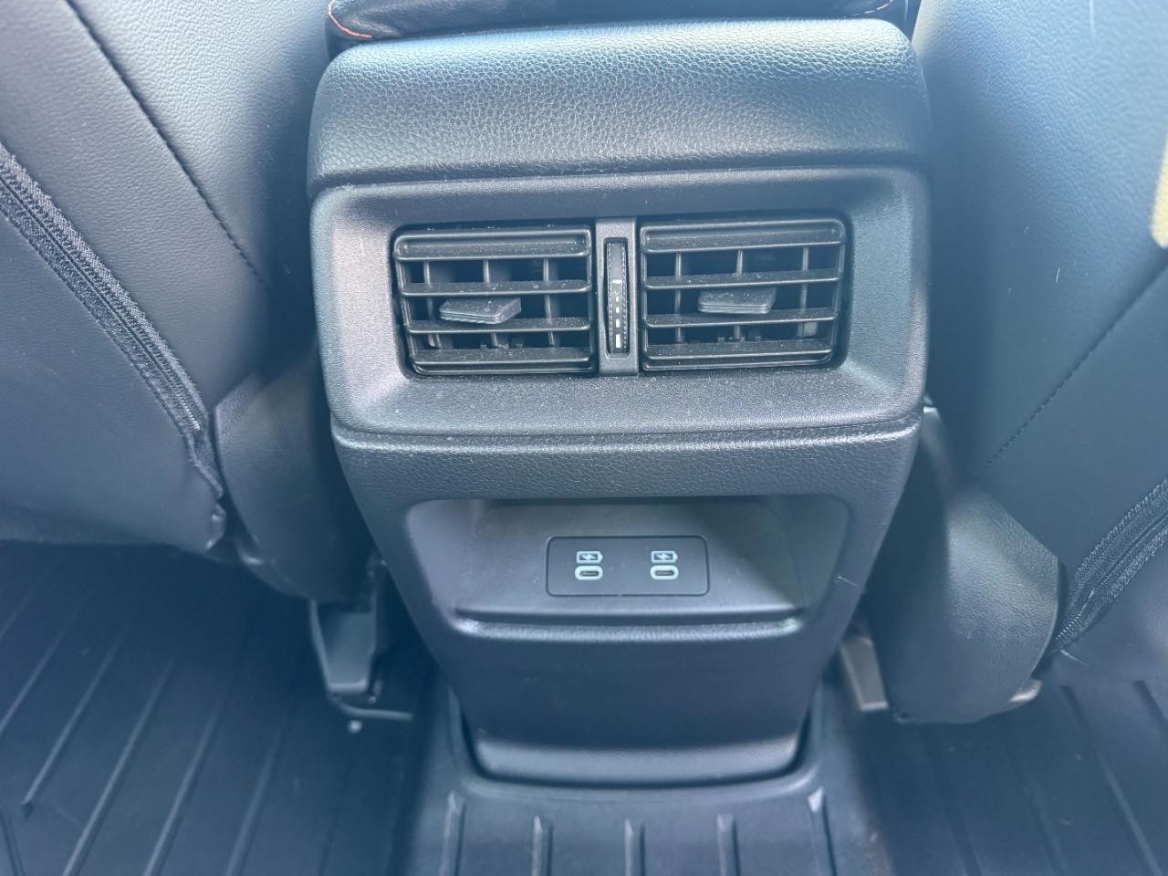 Honda CR-V Hybrid Vehicle Full-screen Gallery Image 16