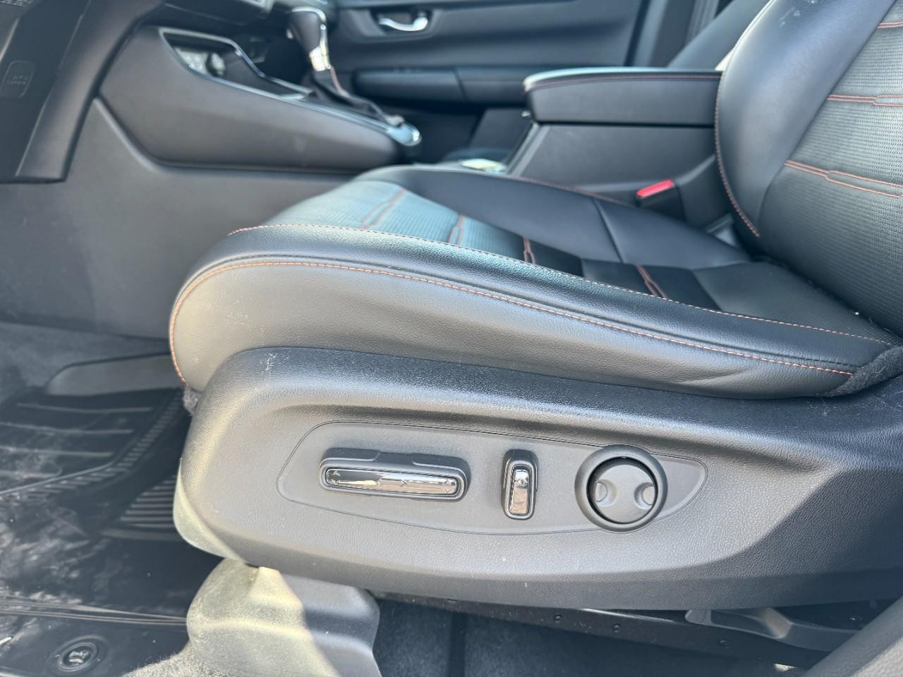 Honda CR-V Hybrid Vehicle Full-screen Gallery Image 17