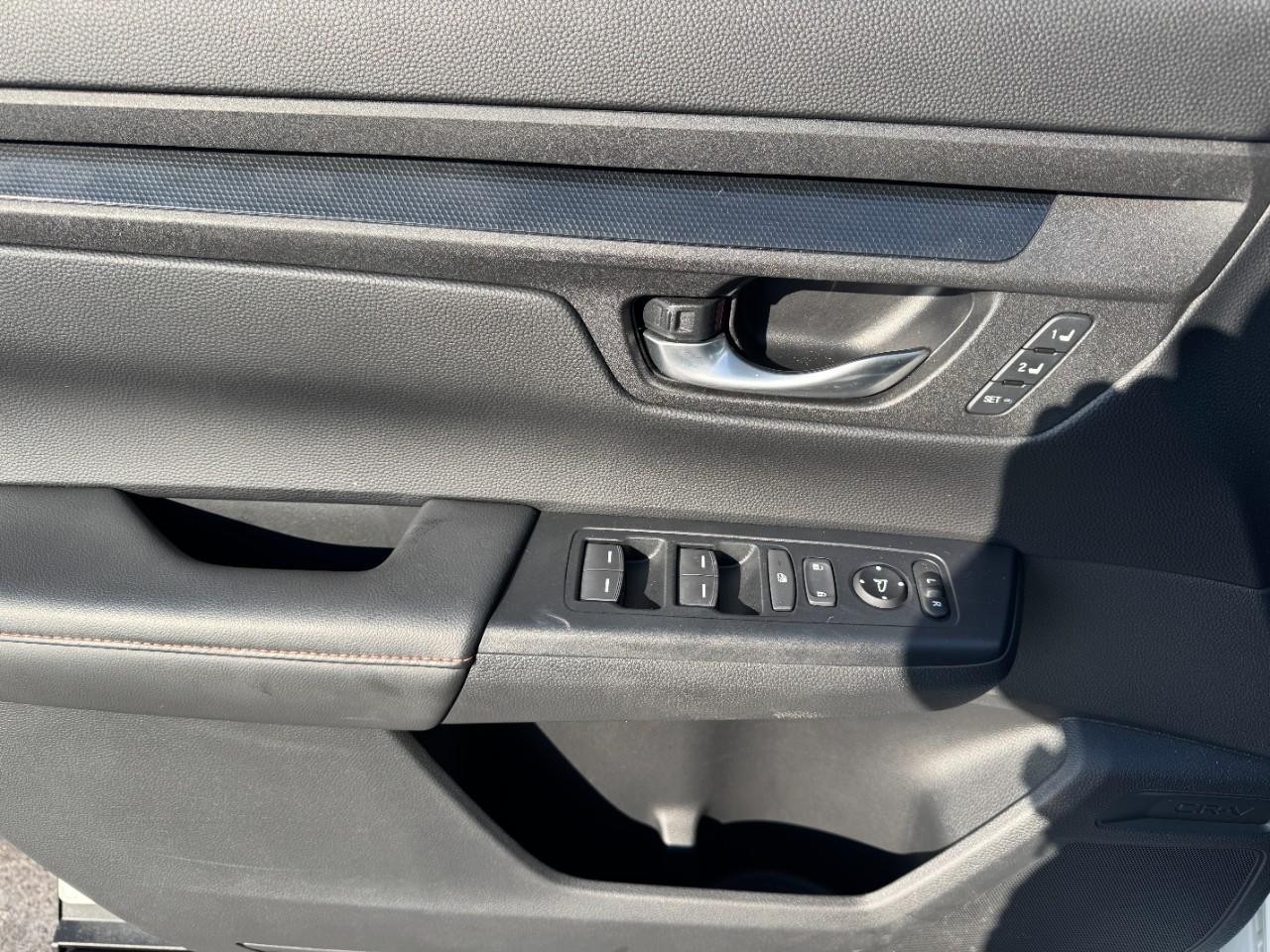 Honda CR-V Hybrid Vehicle Full-screen Gallery Image 18