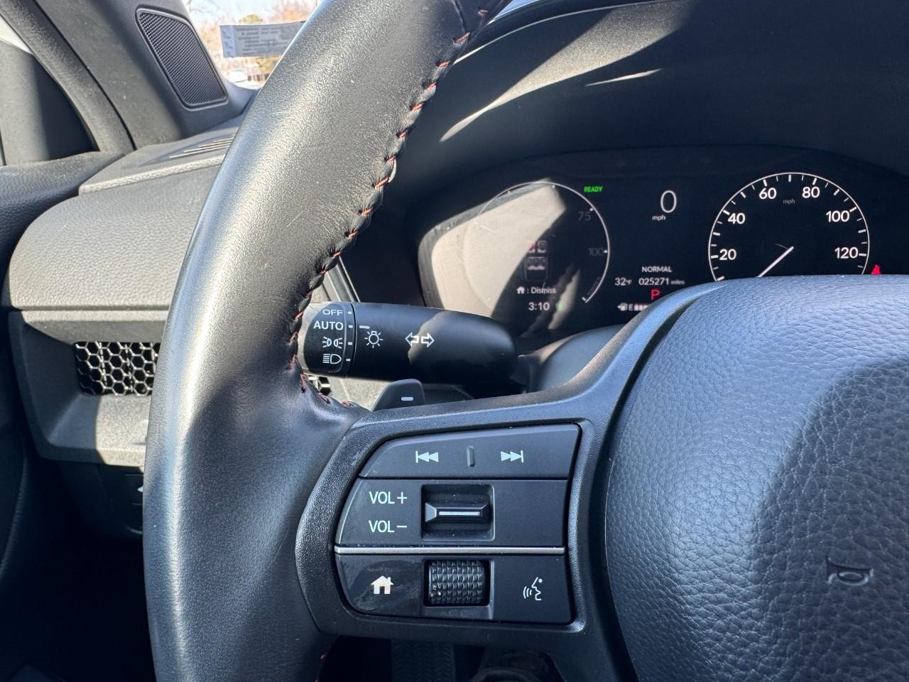 Honda CR-V Hybrid Vehicle Full-screen Gallery Image 19